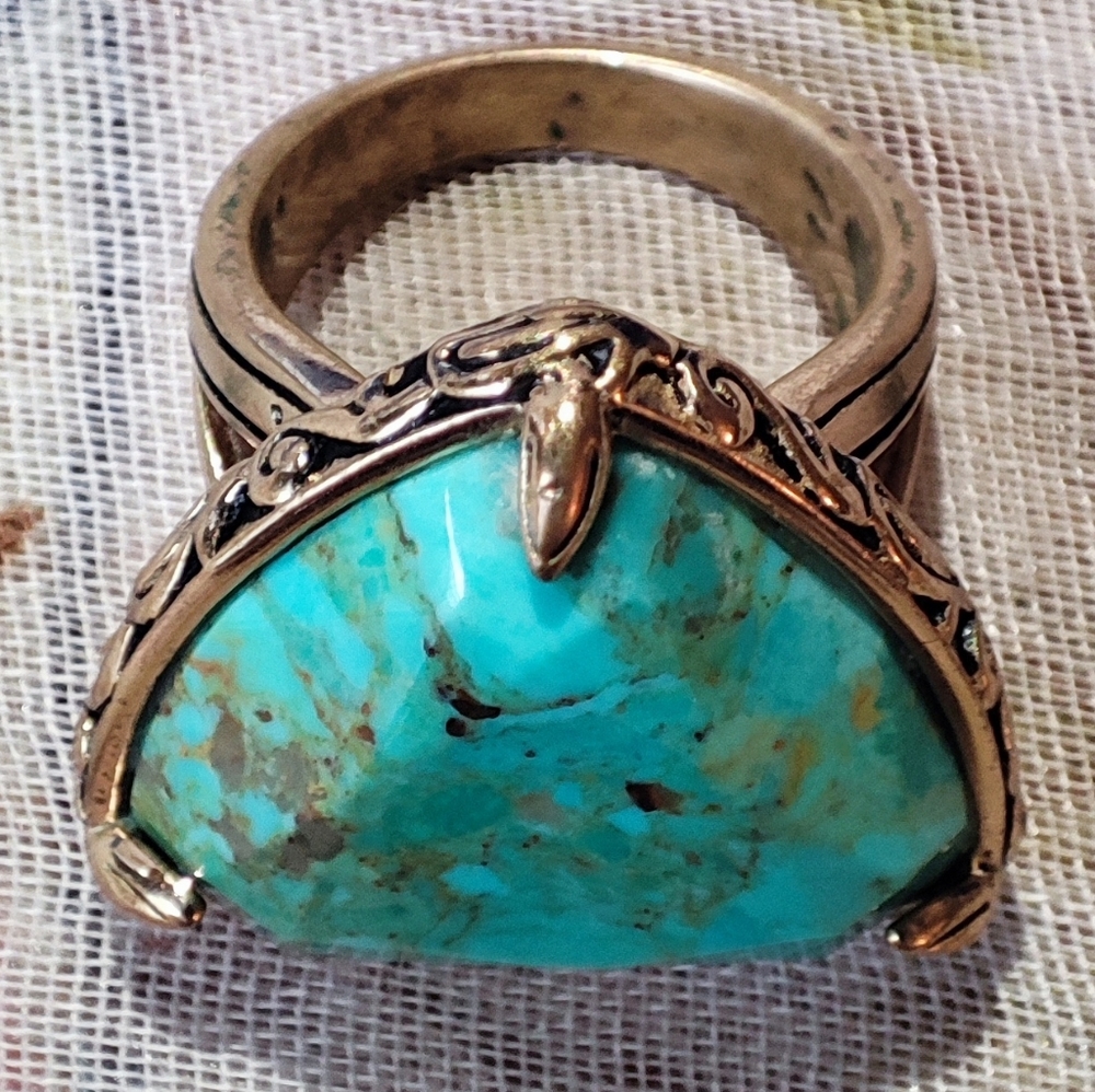 BARSE Triangle Gemstone Turquoise? Ornate Heavy Oversized Ring Brass Size 8 - Picture 3 of 9